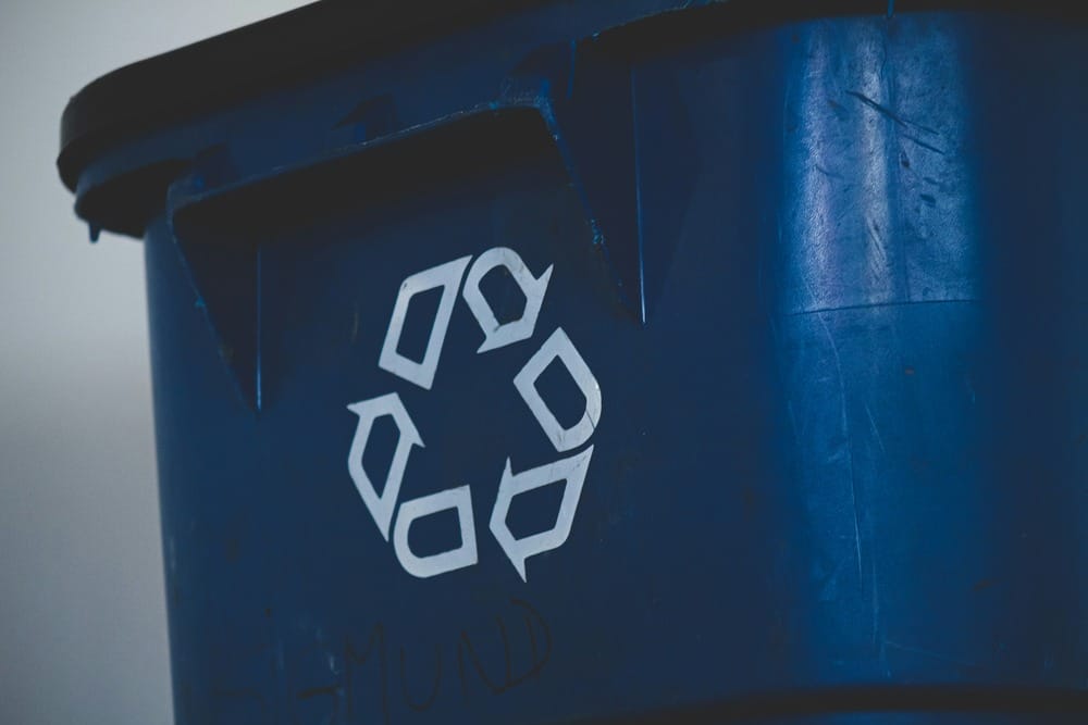 a photo of a waste bin